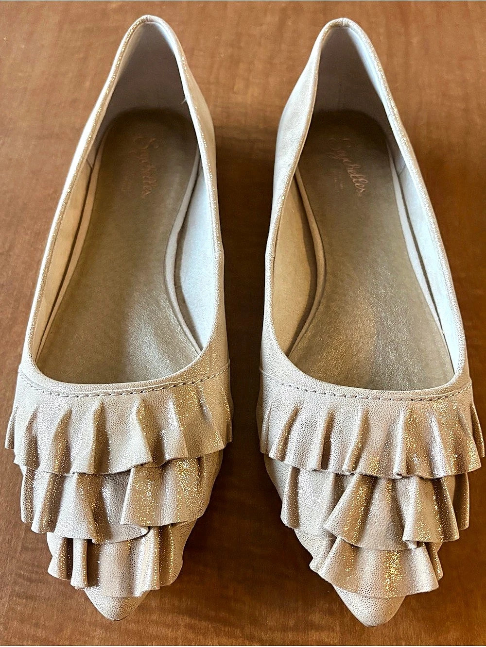 Seychelles Anthropologie Gold Metallic Ruffle Ballet Flats Size 8.5 Like New